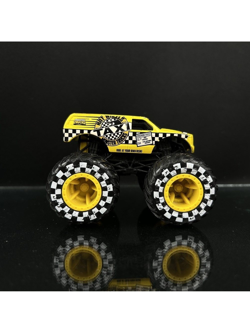 Hot Wheels Monster Jam Diecast Taxi Yellow 1:64 Monster Truck Crushing Rates